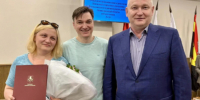 В Заневском поселении многодетная семья врачей получила земельный участок - Online47.Ru