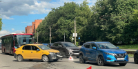На улице Металлургов в Туле столкнулись такси и иномарка - ТК Первый Тульский