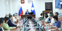 Глава Якутии провёл рабочую встречу с руководством Ил Тумэн - Минэкономики РС(Я)
