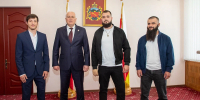 Вячеслав Мильдзихов: Встретился с командиром добровольческого батальона «Сармат» Владимиром Наниевым («Че Гевара»). - Администрация г. Владикавказ