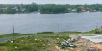 В городе Карелии туристы «любуются» на заваленную мусором набережную - Gubdaily.Ru