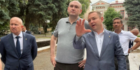 Евгений Солнцев проверил ход реконструкции сквера в Бугуруслане - YasVesti.Ru