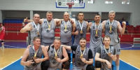 На традиционном международном турнире ветеранов "Кубок сильнейших" мужская команда Бийска завоевала бронзу - Газета Алтайский спорт