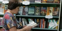 Библиотека №13. Выставка-просмотр, информационный обзор «Книги писателей - лауреатов литературных премий». - ЦБС г. Саратова