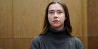 Гособвинение потребовало отправить блогера Митрошину в колонию на 3 года - M24.Ru