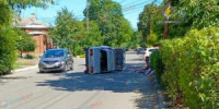 В Таганроге машину перевернуло на бок после аварии - DonDay-Taganrog.Ru