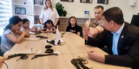 В Ноябрьске в центре «Гармония» открылась творческая мастерская «Вместе с папой» - ГТРК Ямал