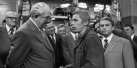 Юрий Андропов на Онежском тракторном заводе. 1982 год. Фотохроника ТАСС (Валентин Мастюков и Семен Майстерман) - Генсек с Лубянки:  Личность в истории - Газета Грани