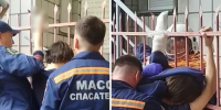 В Новосибирске парень проткнул руку штырём от забора - Gorsite.Ru