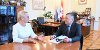 Валерий Сухих: Вопросы отцовства, материнства и детства остаются безусловным приоритетом краевого парламента - Вечерние ведомости