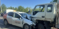 В Новокуйбышевске легковой автомобиль столкнулся с малотоннажным грузовиком BAW Fenix - НИА Самара