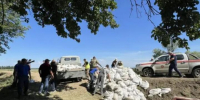 В Крымском районе Кубани продолжаются работы по отводу воды от прорана дамбы. Угроза подтопления все еще существует - LiveKuban.Ru
