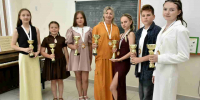 ОДИН ПАРЕНЬ, ПЯТЬ ДЕВЧАТ - Добринский муниципальный район