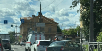 Ограждение повредили в результате ДТП на Четырех углах в Пскове - Pln-Pskov.Ru