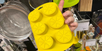 Нашла в Fix Price формочку для льда за 55 рублей в виде фруктовых долек: идеально для освежающих летних напитков - ребенок в восторге - Progorod33.Ru