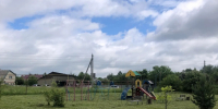В Думиничах покосили траву на детской площадке - Телерадиокомпания Ника