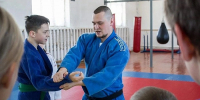 Три молодых тренера получили по миллиону рублей за работу далеко от Кирова - Город Киров