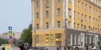 Дорожный дартс: необычный перфоманс устроил парень в центре Владивостока - ГТРК Владивосток