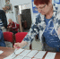 Надежда Иконникова (справа) готовит пенные губки для сухого душа.jpg - Власть Труда