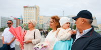 Первая летняя регистрация брака прошла на площади Республики в Якутске - Якутское-Cаха ИА
