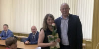 Временно исполняющий полномочия главы Костромского муниципального района Владимир Георгиевич Нагацкий поздравил медиков с профессиональным праздником и вручил награды. - Администрация Костромского района