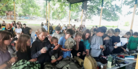 В канун Дня памяти и скорби в детском оздоровительном лагере "Огонёк" Марксовского района волонтёры Саратовской Ассоциации Героев провели встречу с отдыхающими ребятами *** Саратовская область, город Маркс - июнь 2026 год (marksadm.ru) - Марксовский район