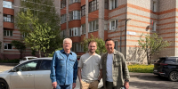 Олег Швецов помог жителям привести в порядок парковку - Справедливая Россия