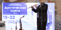 Играет на флейте - ИА Nord-News.Ru