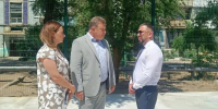 Игорь Редькин проинспектировал ход обустройства спортплощадки на улице Адмирала Нахимова - Администрация города