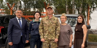 Глава Лаишевского района Ильдус Зарипов передал ключи от «Нивы» участнику СВО - Лаишевский район