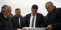 Чиновники правительства и "Герой Приангарья" проверили благоустройство Шелехова - Baikal24.Ru