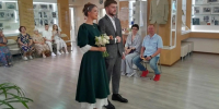 Молодожены Курмаевы / Фото: Управление Юстиции Алтайского края - ИА Амител