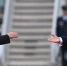 Макрон: Трамп чуть не подписал договор о передаче земель Украины на Аляске - Вечерняя Москва