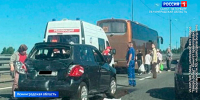 Два легковых автомобиля и автобус с детьми столкнулись на Новоприозерском шоссе - ГТРК Санкт-Петербург