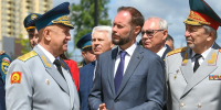 20.06.2026 | Глава Тверской области Виталий Королев и Герой России, сенатор РФ Юрий Борисов напутствовали выпускников Тверского суворовского училища - Правительство области