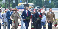 Виталий Хоценко и Владимир Машков почтили память Михаила Ульянова в Омске - Газета Омский пригород