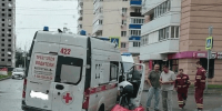В Самаре на Печерской машина скорой провалилась в яму, которую вечно закапывают - ProGorodSamara.Ru