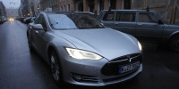 В машине Tesla много «умных» функций | Источник: Михаил Огнев / FONTANKA.RU - 29.Ru