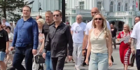 Виталий Хоценко и Владимир Машков посетили Пешеходный Любинский - 12 канал