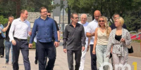 Омск превратился в театральную сцену: Хоценко и Машков посетили «Театральный Любинский» - Om1.Ru