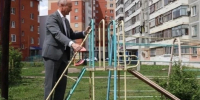 Вице-спикер Госсобрания РМ забрался на ржавую горку. Зачем?! - Столица С
