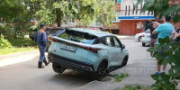 Это провал! И в него на бульваре Шубина угодила машина - Gorod48.ru