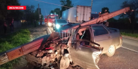 Автомобиль врезался в столб в Порхове - InformPskov.Ru