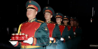Читинцы под дождём почтили память погибших в Великой Отечественной войне на Мемориале - ChitaMedia