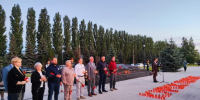 В Курске у Могилы неизвестного солдата зажгли «Свечу памяти» - Курская правда