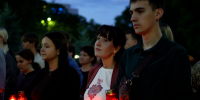 В 4 утра свечи зажгли в парке Победы - Армавирский Собеседник