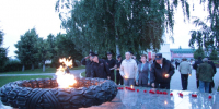 На рассвете в Сызрани зажгли свечи памяти - КТВ-ЛУЧ