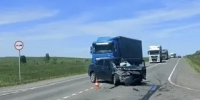 В Боградском районе легковушка влетела под грузовик - Республиканская телевизионная сеть