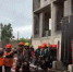 На стройке в Калининском районе нелегалы пытались спрятаться от полиции - Spbdnevnik.ru