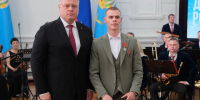 Губернатор вручил Медаль Жукова 22-летнему участнику СВО из Астрахани - Газета Волга